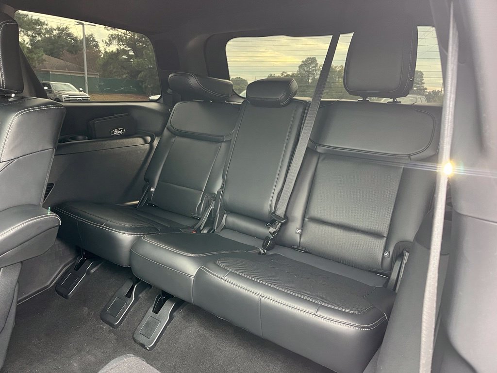 Used 2025 Agate Black Metallic Ford Platinum image 15
