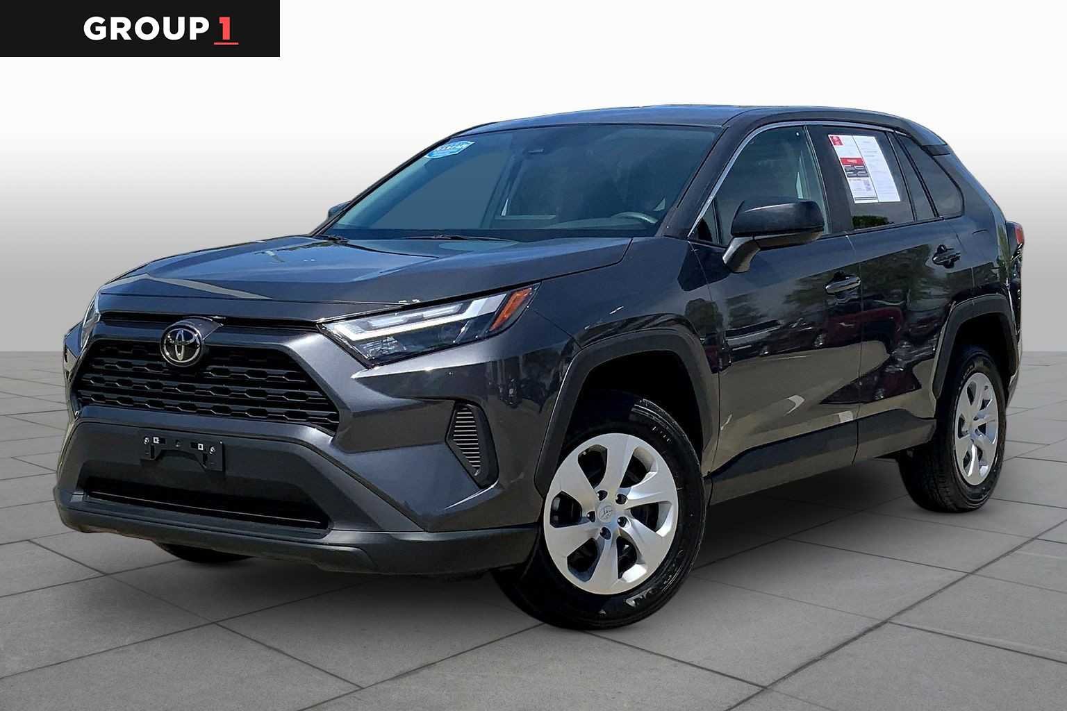 2024 Toyota RAV4 LE AWD's photo