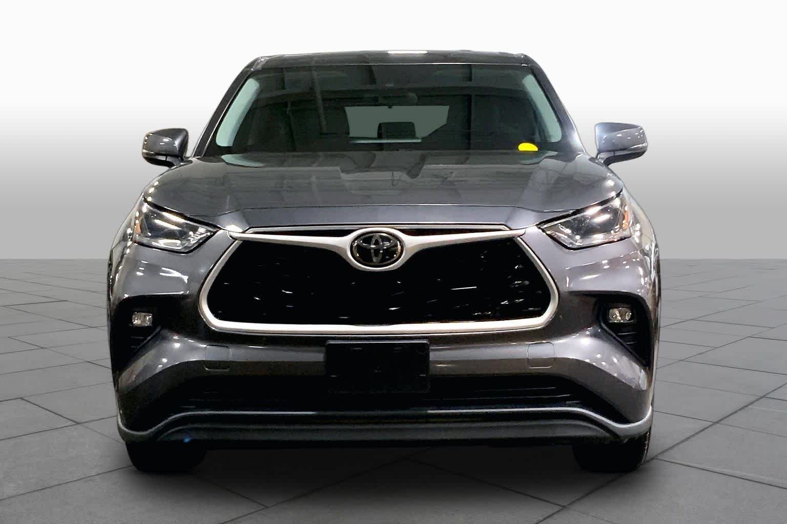 Used 2021 Magnetic Gray Metallic Toyota LE image 4