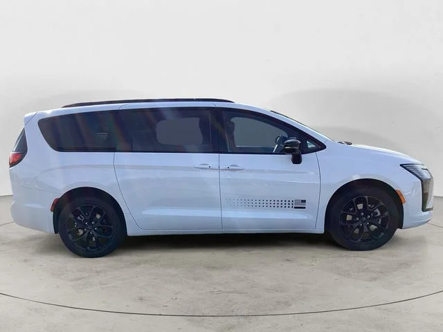 New 2027 Bright White Clearcoat Chrysler SELECT AWD image 7
