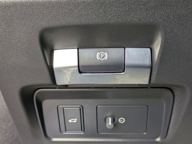 Used 2022  Land Rover Dynamic image 18