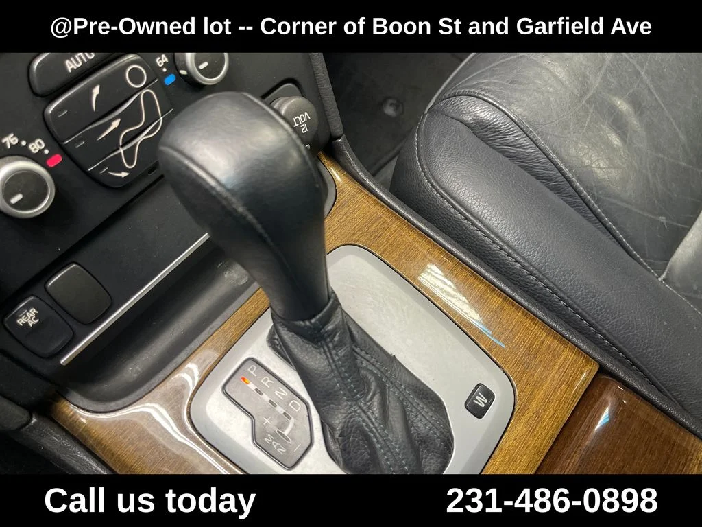 Used 2008 Black Volvo 3.2 image 22
