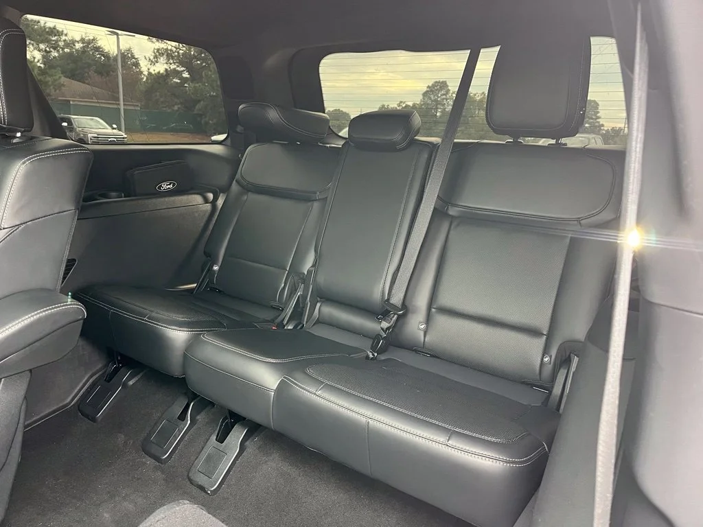 Used 2025 Agate Black Metallic Ford Platinum image 15