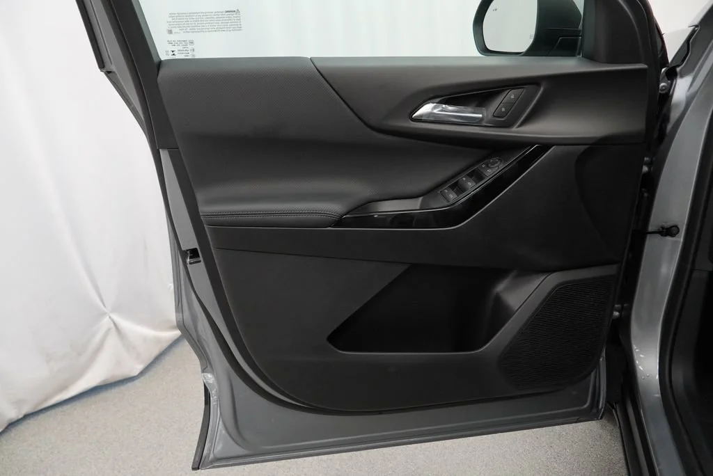 2027 Chevrolet Equinox LT - Photo 22