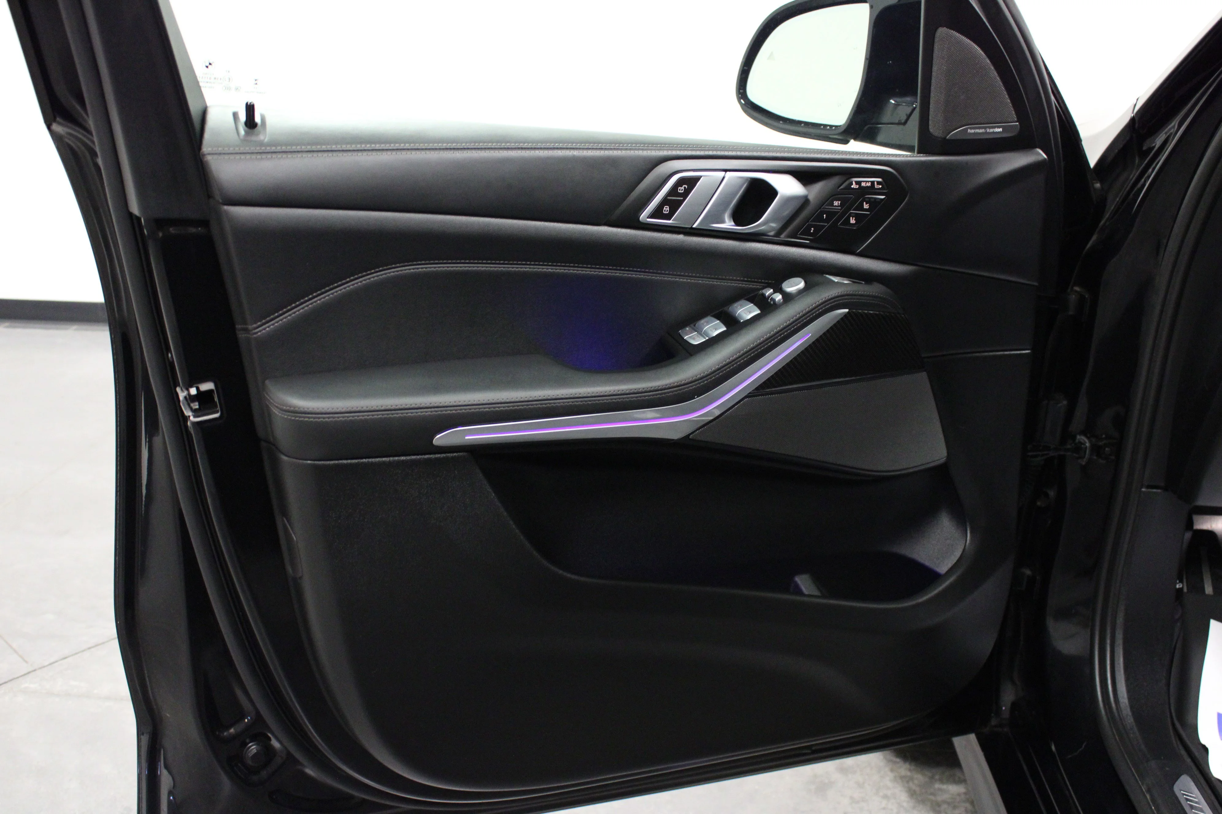 Used 2024 Black Sapphire Metallic BMW M60i image 11