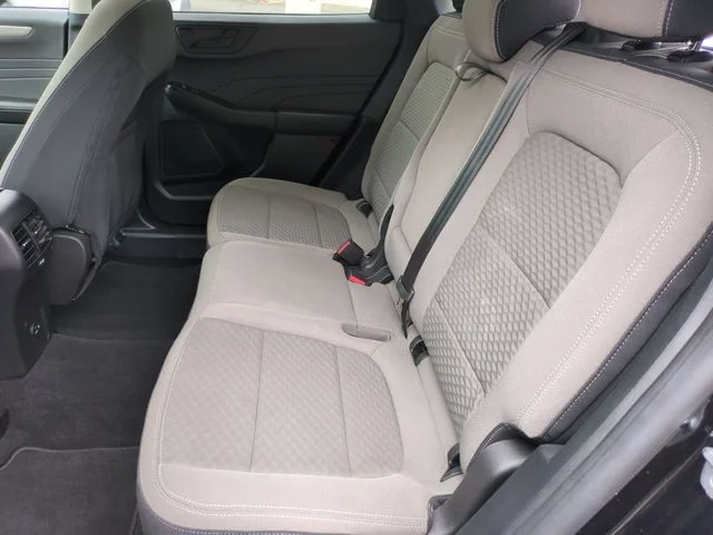 Used 2022 Black Ford SE image 27