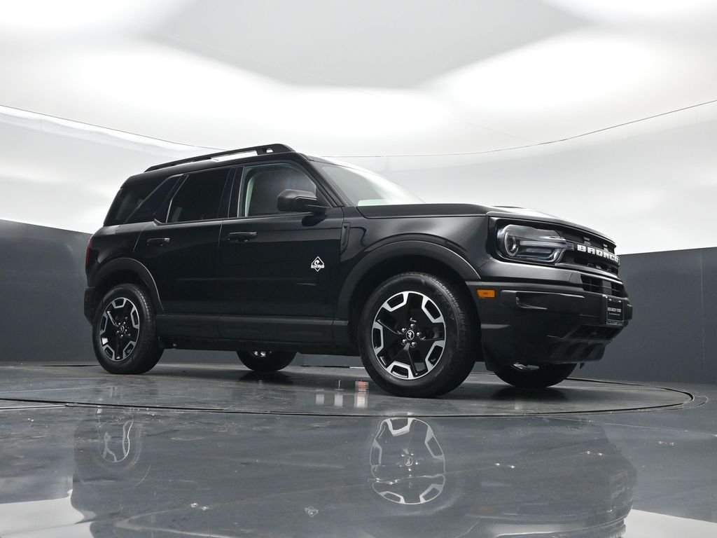 Used 2023 Black Ford Outer Banks image 4