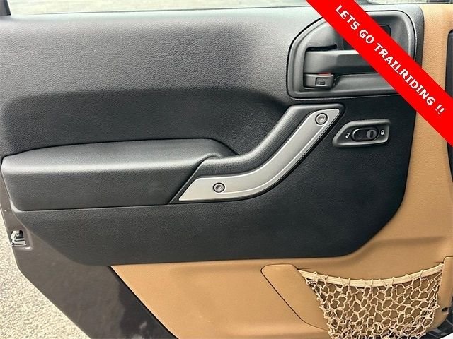 Used 2014 Gray Jeep Unlimited Sahara image 16