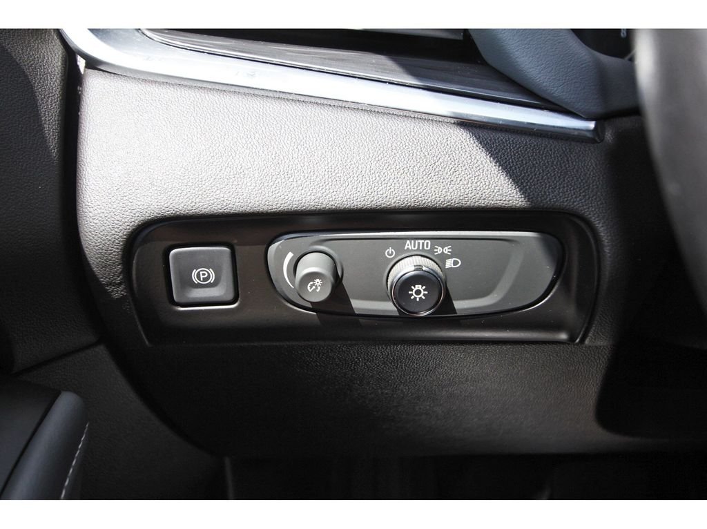 Used 2021 Black Buick Essence image 20