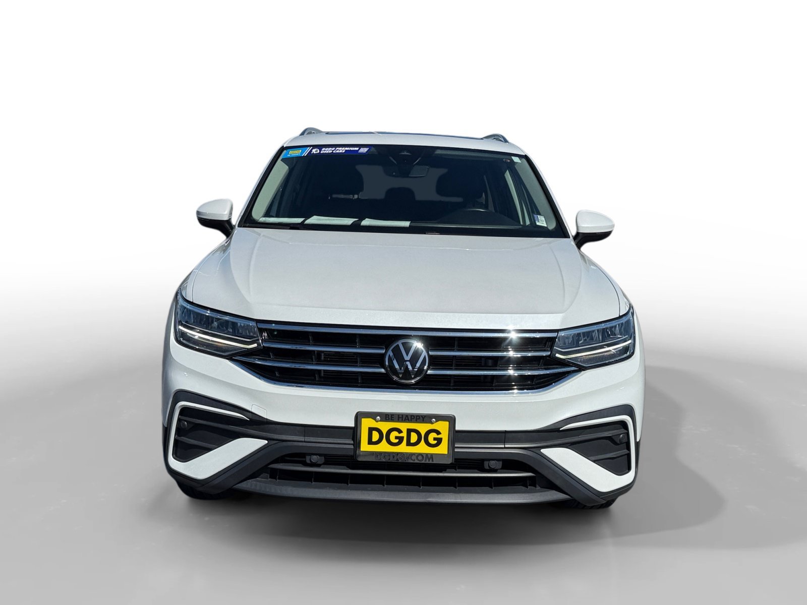 Used 2023 White Volkswagen SE image 8