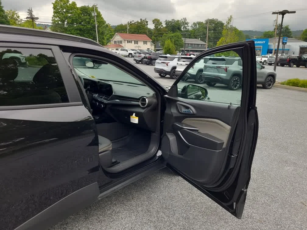 New 2026 Mosaic Black Metallic Chevrolet ACTIV image 11