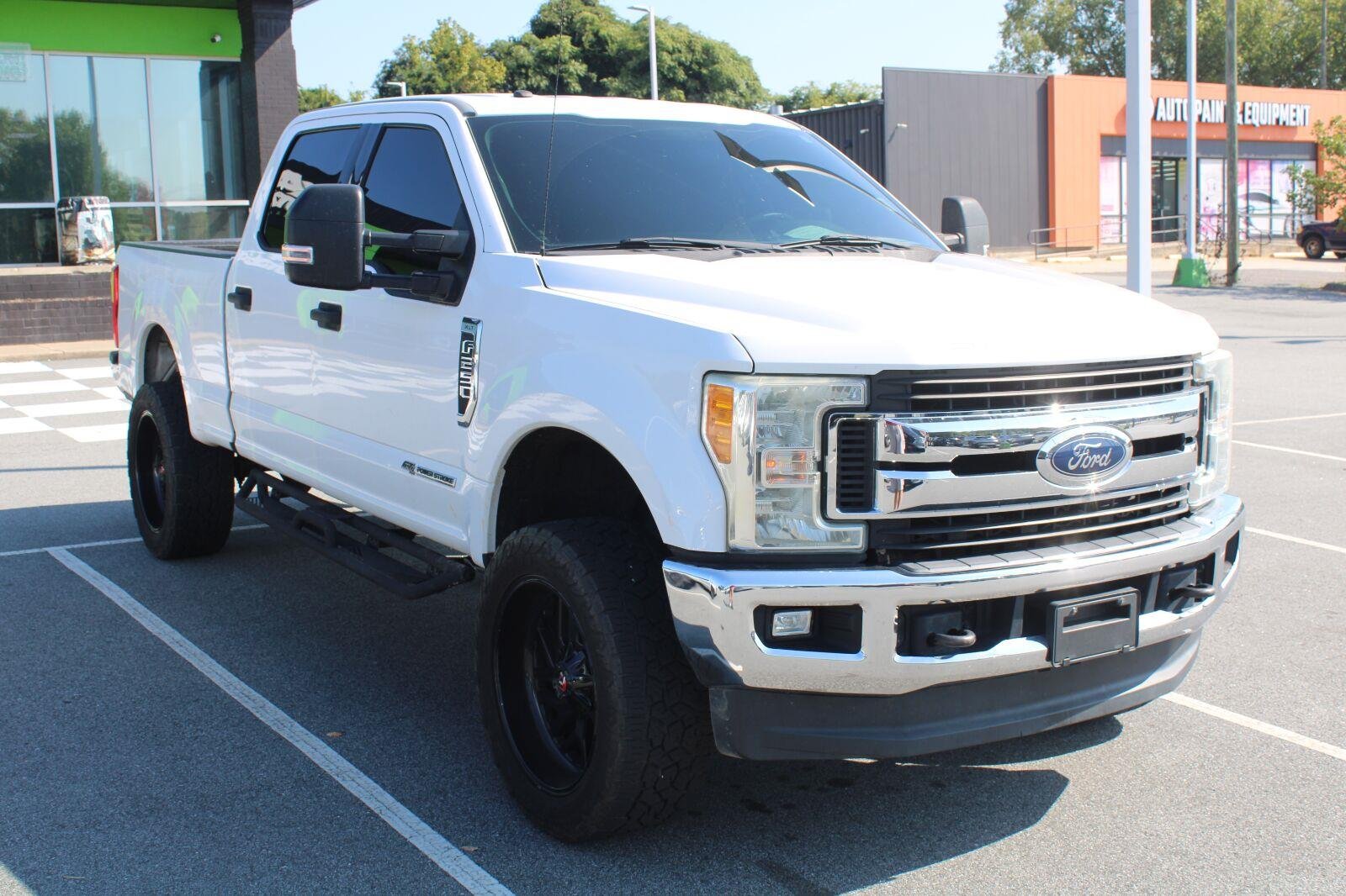 Used 2017 Oxford White Ford XLT image 3