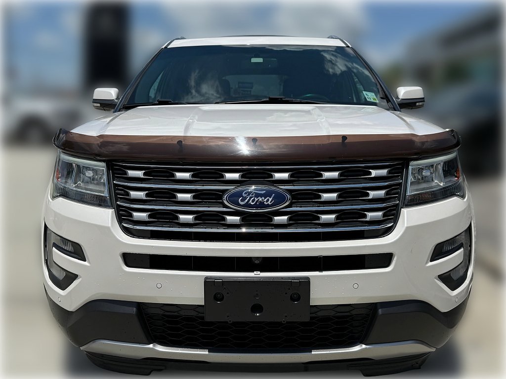 Used 2017 White Platinum Metallic Tri-Coat Ford Limited image 2