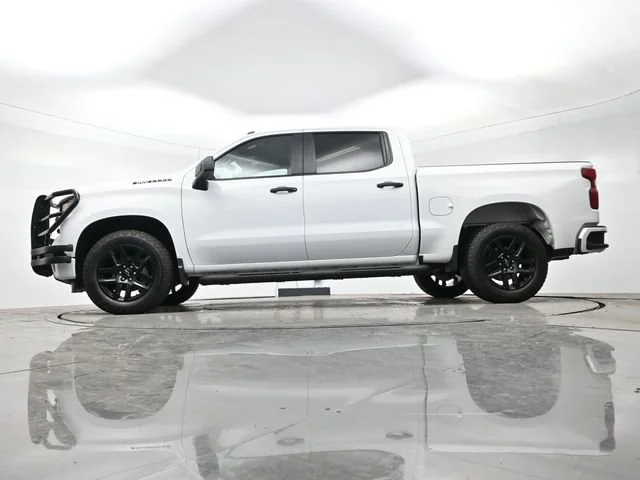 Used 2025 Summit White Chevrolet Custom image 25