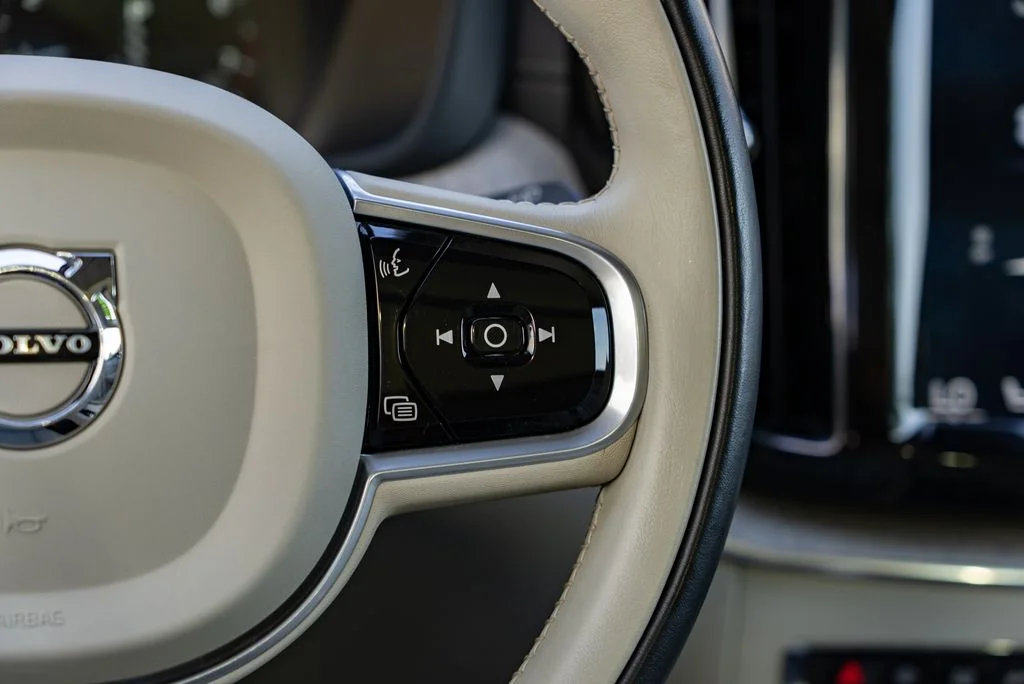 Used 2019 Blue Volvo T6 Inscription image 15