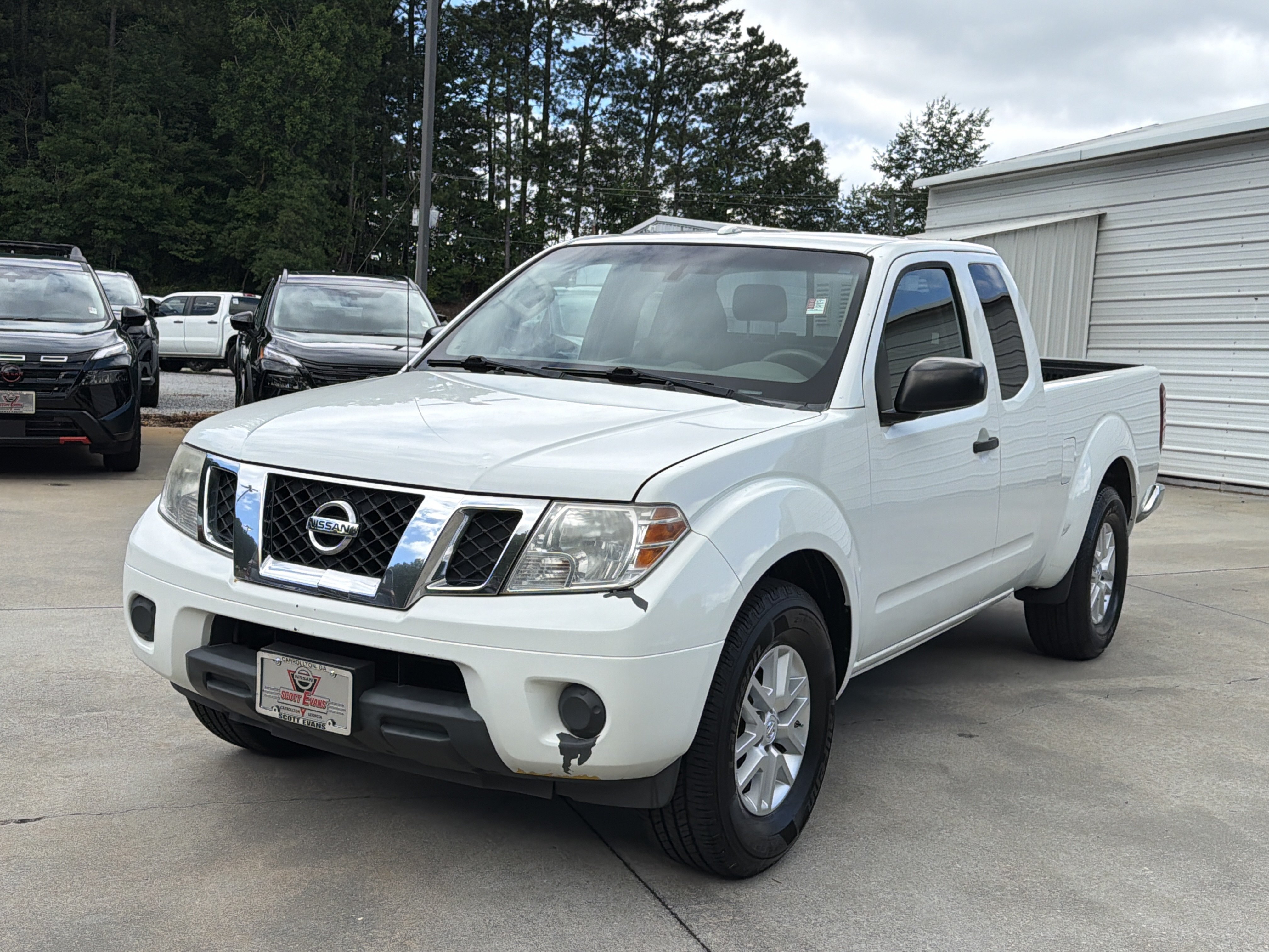 Used 2017 Glacier White Nissan SV image 4