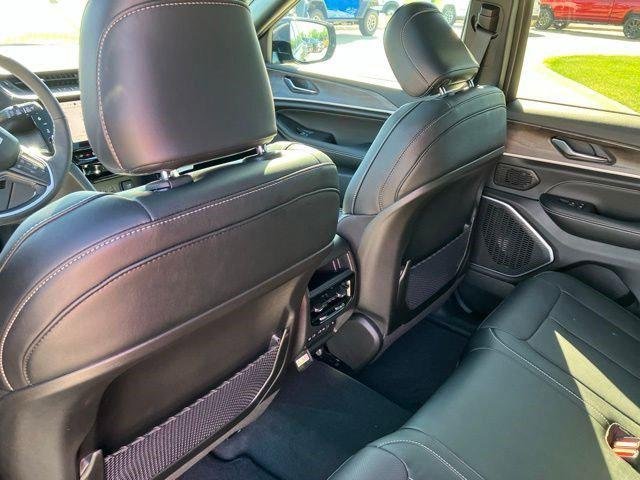 New 2026 Baltic Gray Metallic Clear-Coat Exterior Paint Jeep Limited image 21
