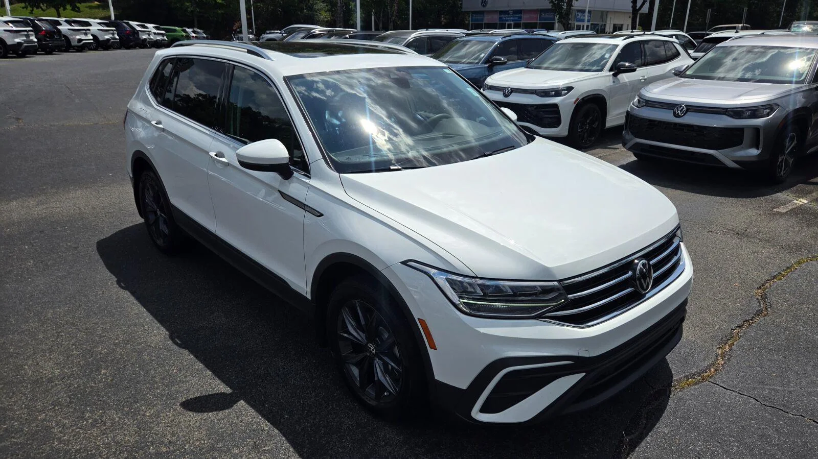 Certified Used 2022 Pure White Volkswagen SE image 7