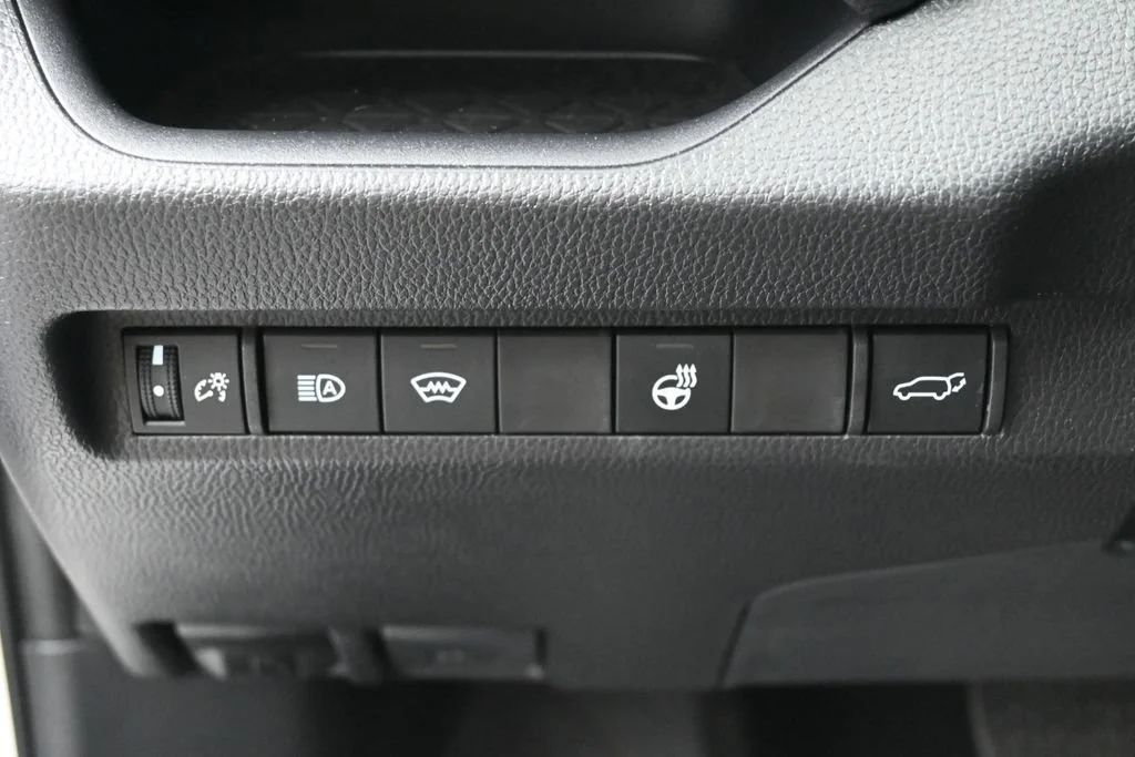 Used 2025 White Toyota XLE Premium image 16