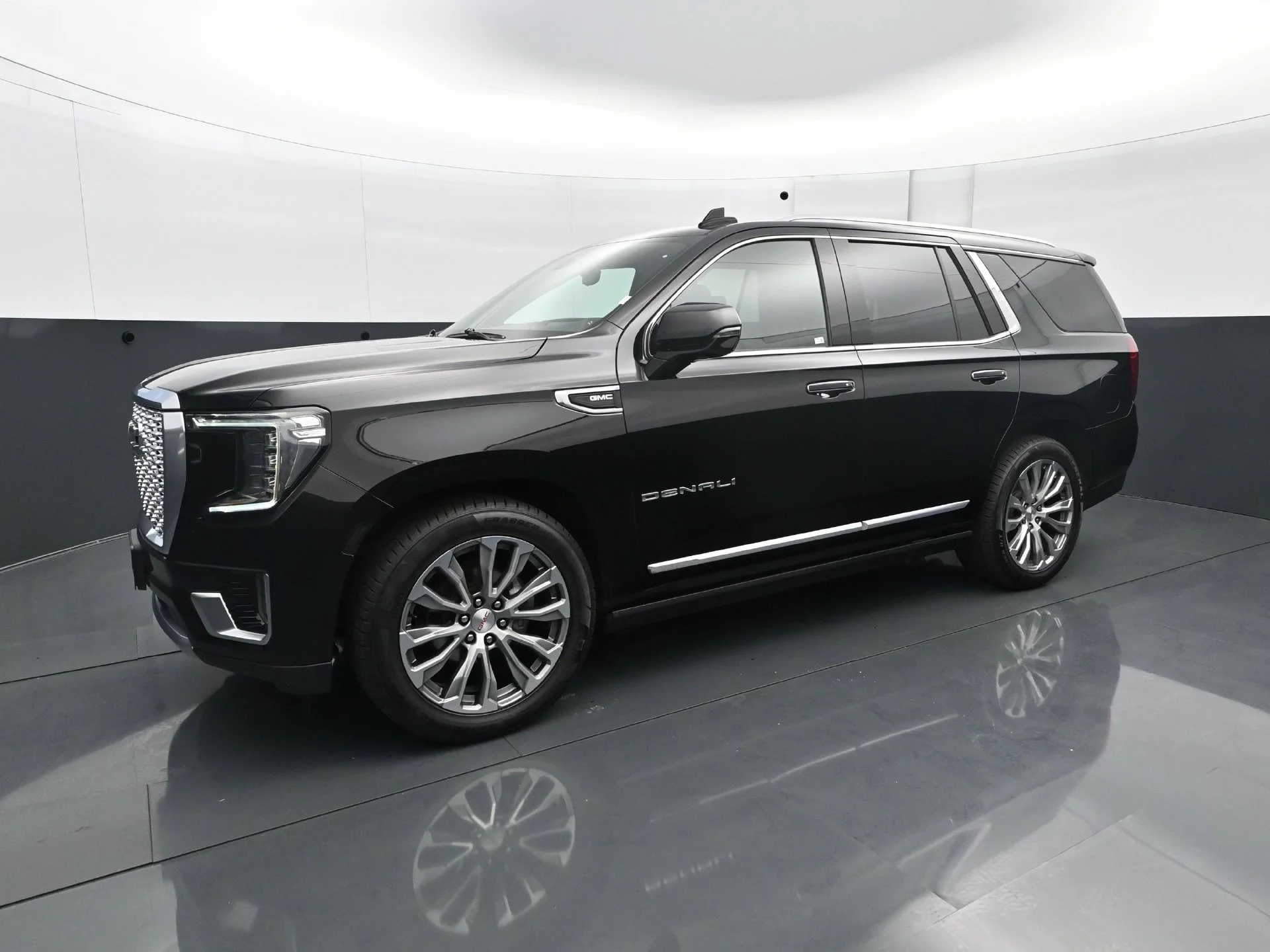 Used 2021 GMC Yukon Denali with VIN 1GKS2DKL6MR257414 for sale in Roseville, Minnesota