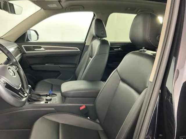 Used 2019 Black Volkswagen 3.6L V6 SE image 14