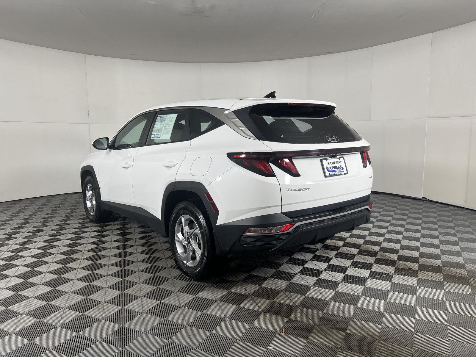 Used 2024 White Pearl Hyundai SE image 5