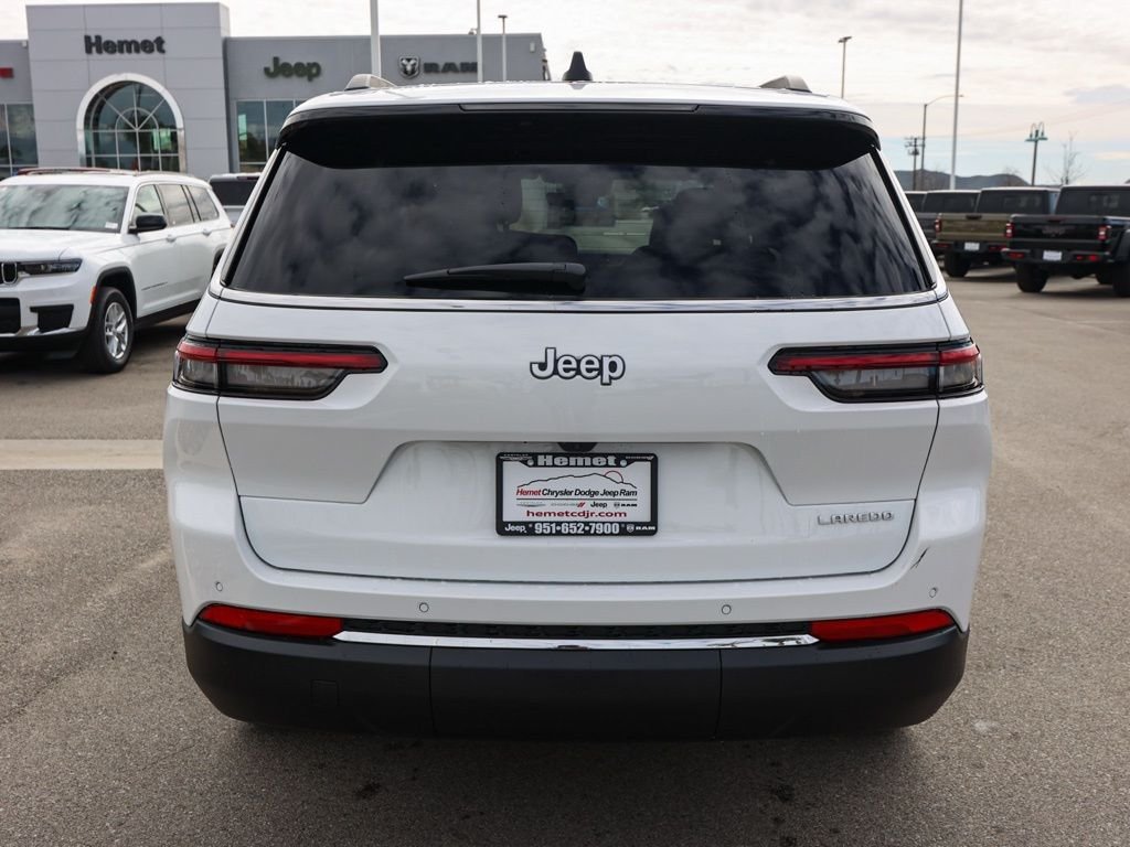 New 2026 Bright White Clear-Coat Exterior Paint Jeep Laredo image 4