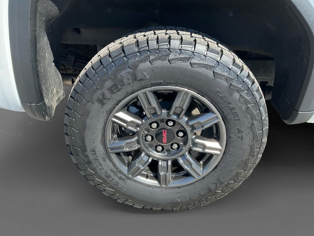 Used 2024 White GMC AT4X image 10