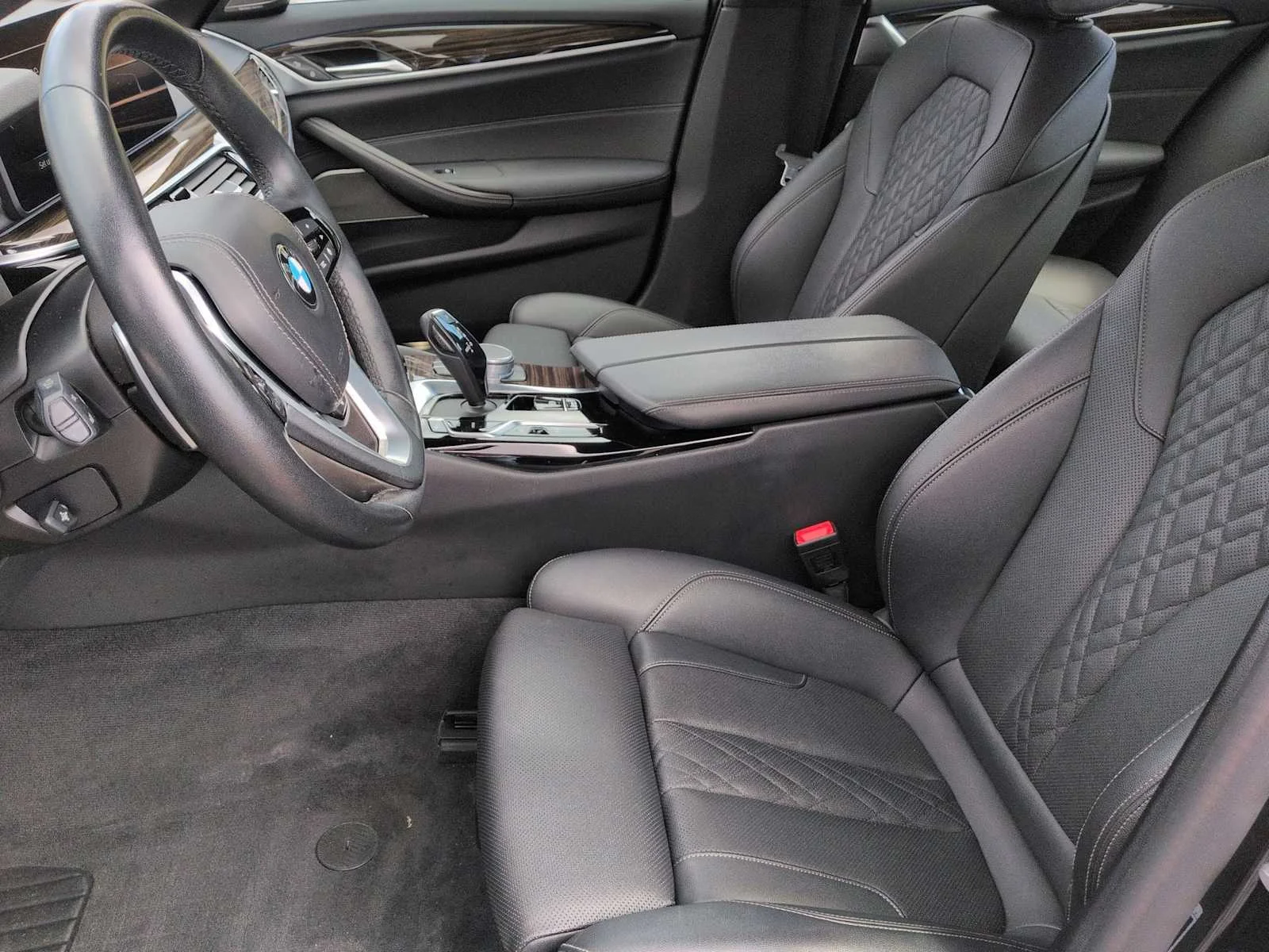 Used 2021 Dark Graphite Metallic BMW 530e xDrive image 16