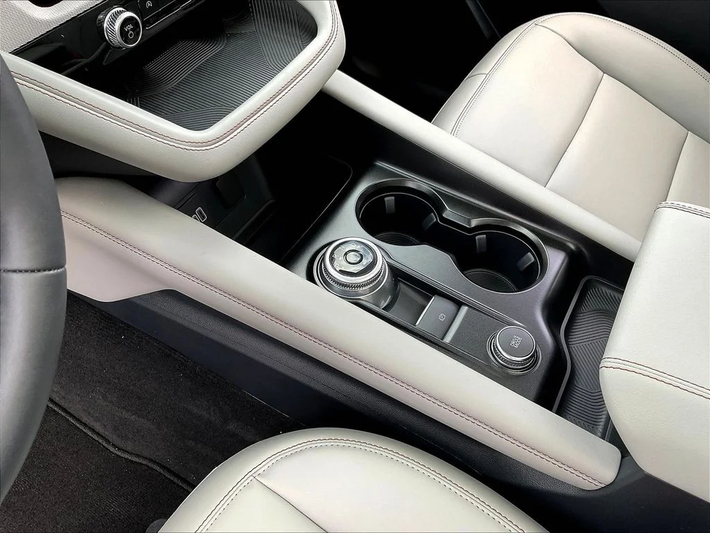 New 2026 Star White Metallic Tri-Coat Ford Active image 27
