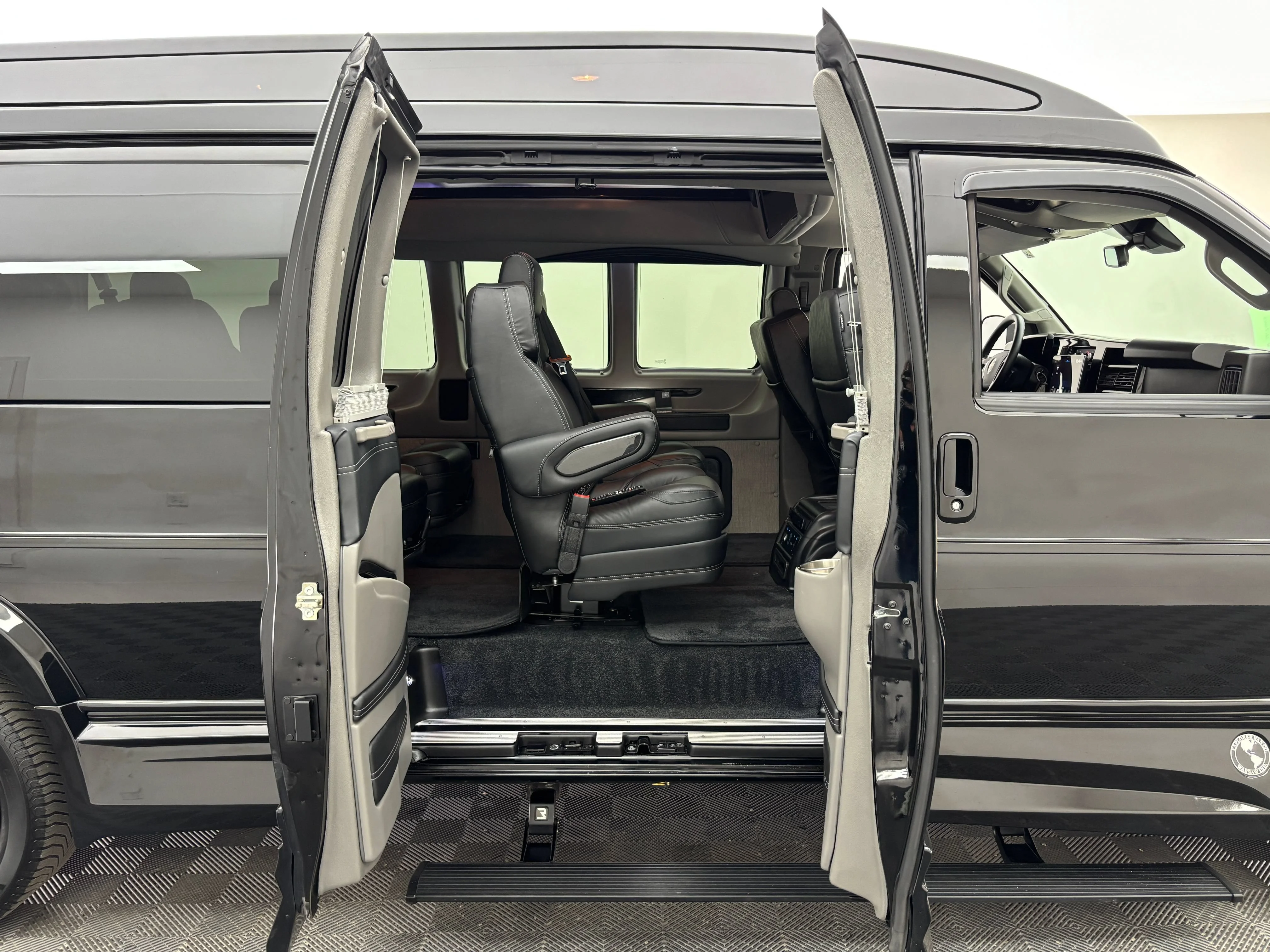 Used 2025 Onyx Black GMC Work Van image 7