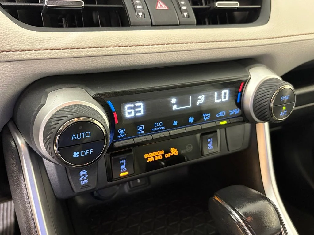 Used 2021 White Toyota XLE Premium image 28