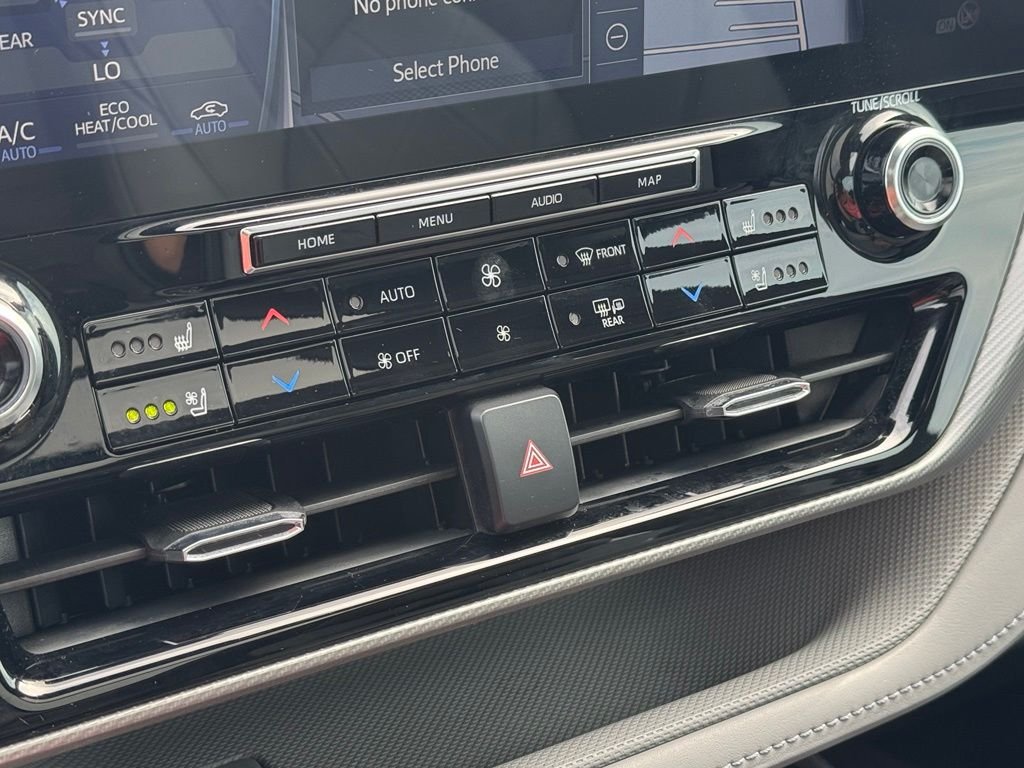 Used 2021  Toyota Platinum image 32