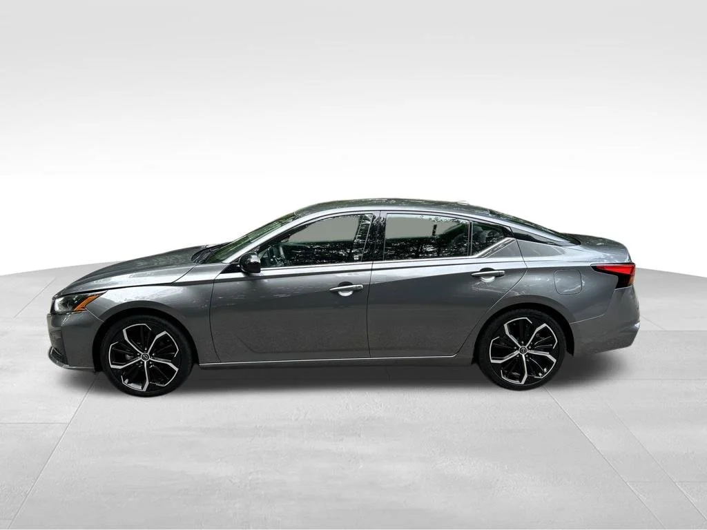 Used 2024 Gray Nissan 2.5 SR image 2