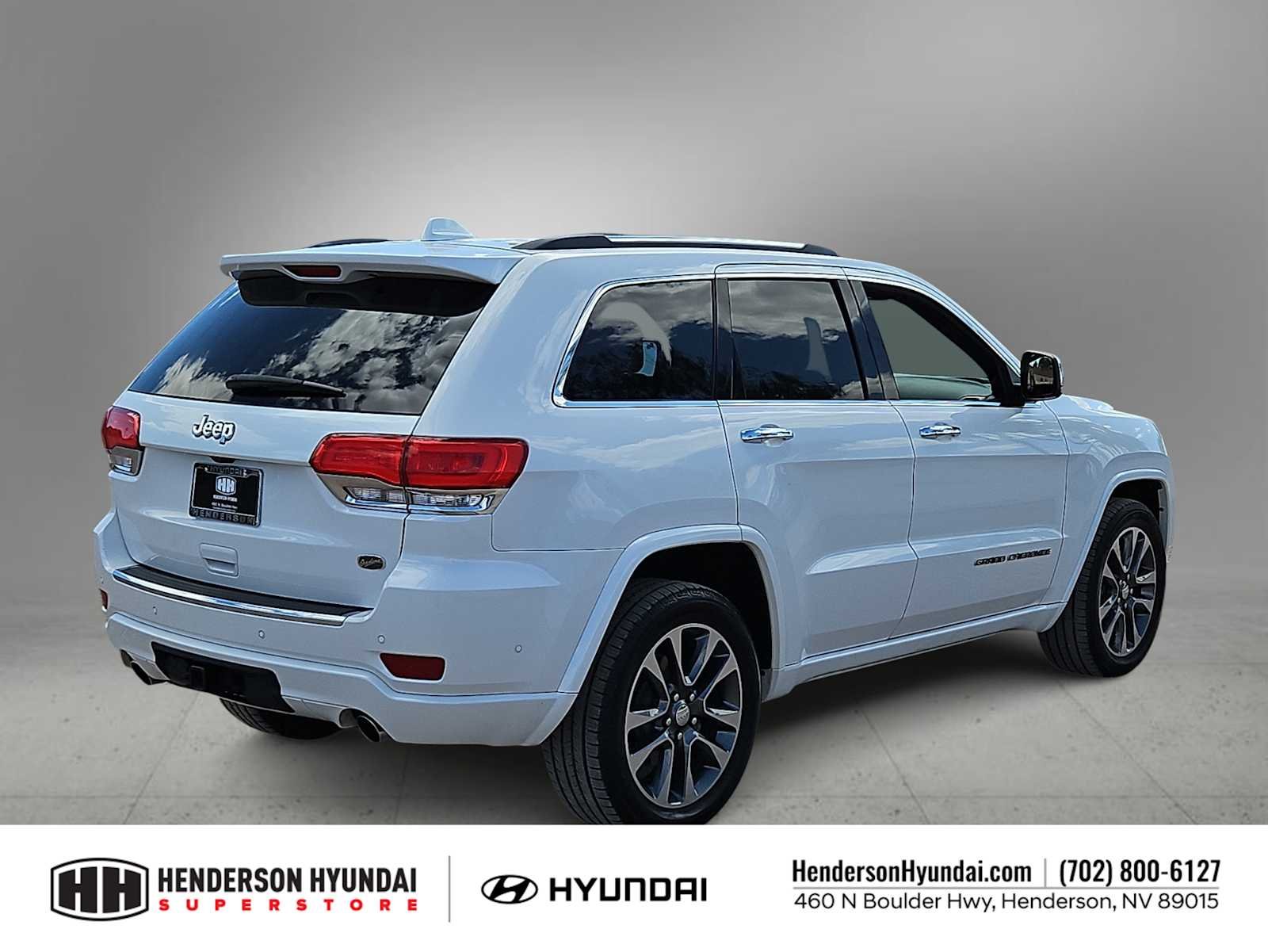 Used 2017 Ivory 3-Coat Jeep Overland image 8