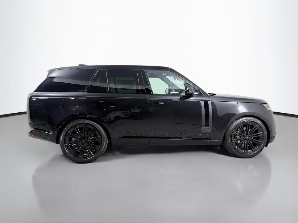 New 2027 Santorini Black Land Rover SE image 4