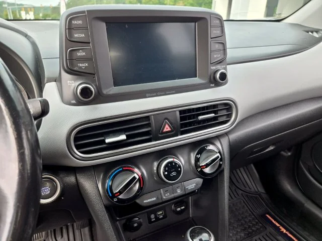 Used 2020 White Hyundai SEL image 26