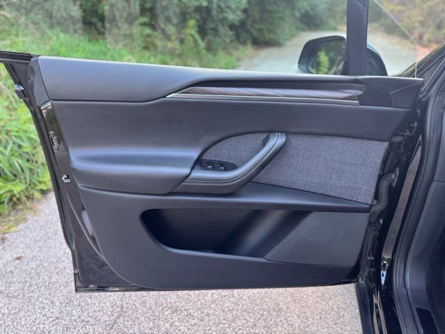 Used 2022 Solid Black Tesla Base image 8