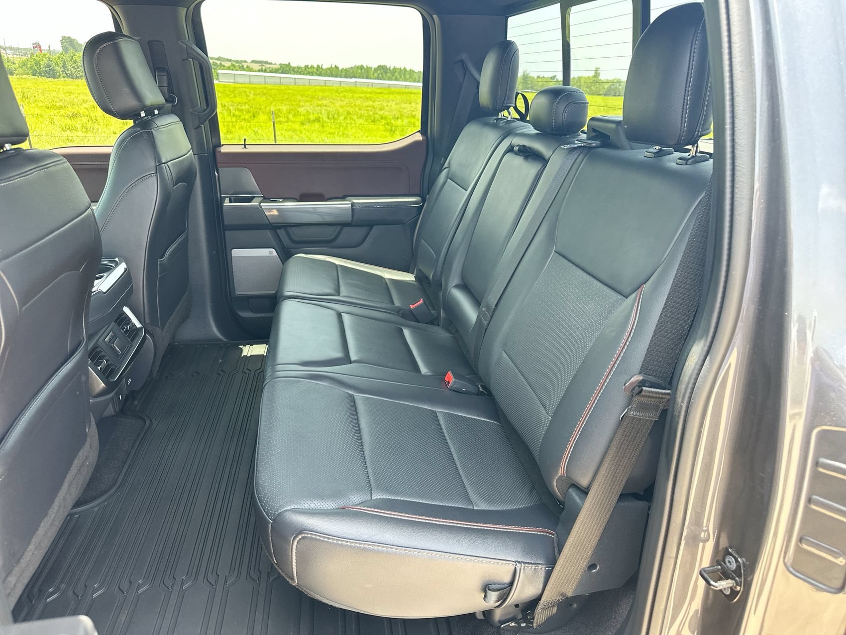 Used 2021 Gray Metallic Ford LARIAT image 22