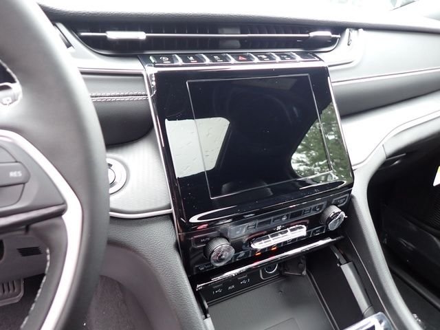 New 2025 Diamond Black Crystal Pearl-Coat Exterior Paint Jeep Altitude X image 19