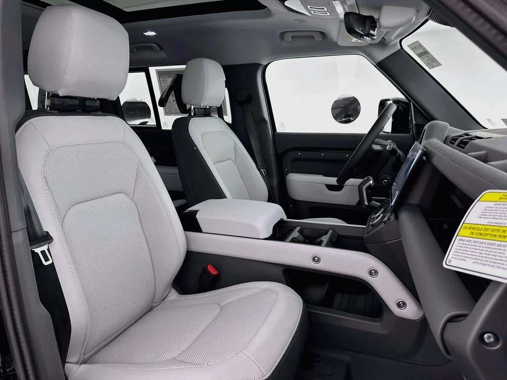 New 2026 Santorini Black Land Rover S image 30
