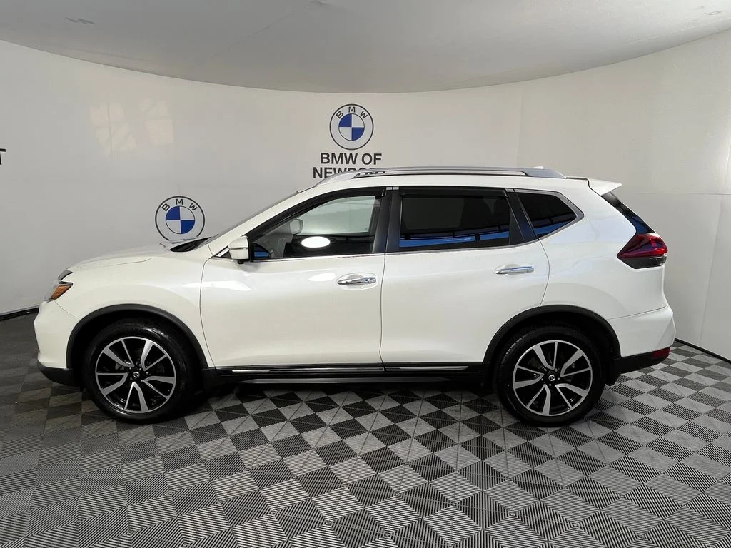 Used 2020 White Nissan SL image 10