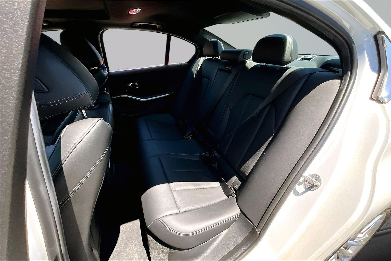 Used 2024 White BMW 330i xDrive image 25