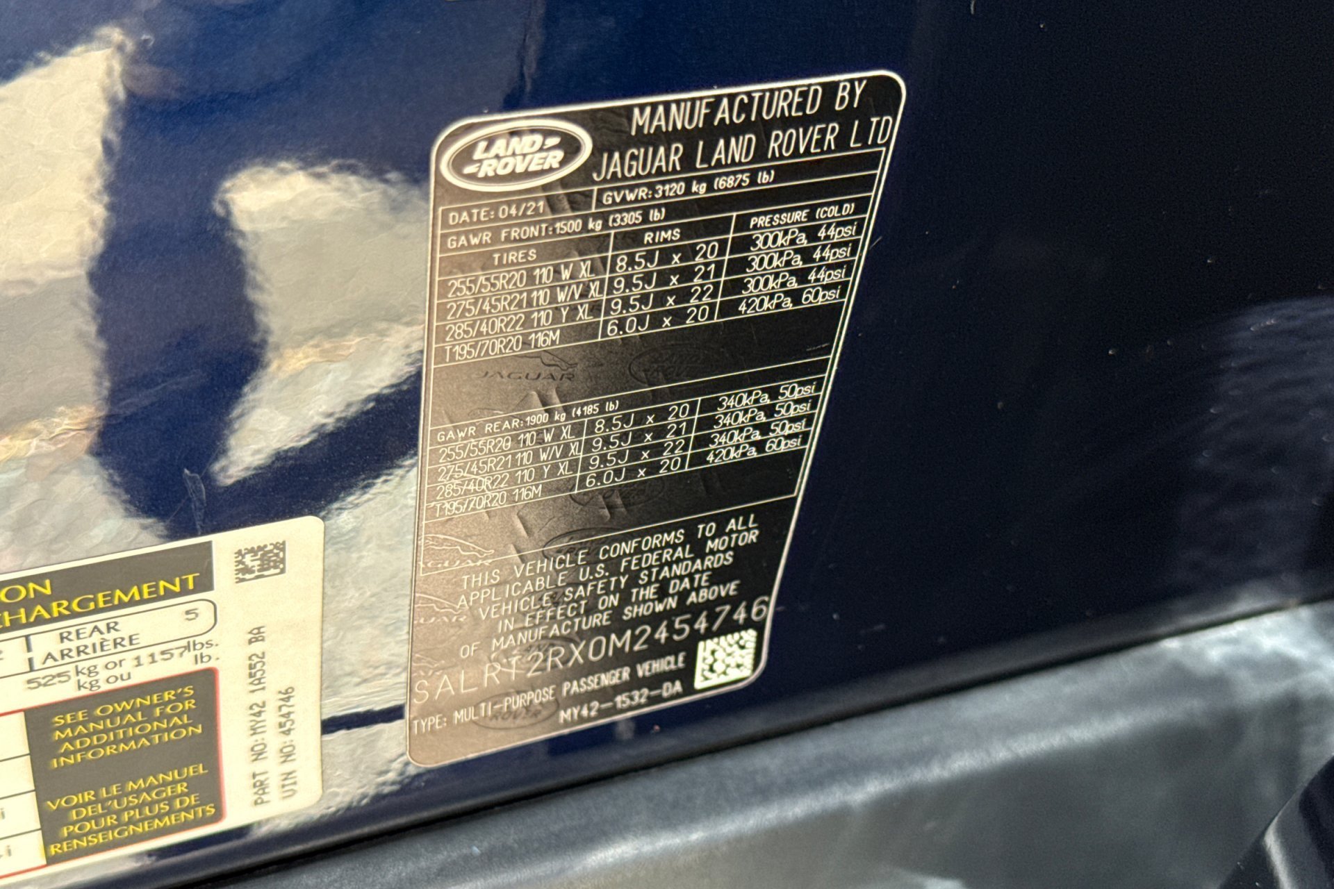 Used 2021 Portofino Blue Metallic Land Rover R-Dynamic S image 29