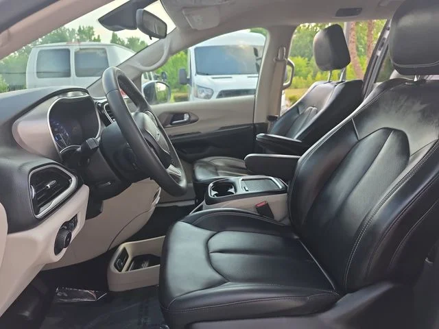 Used 2023 Silver Chrysler Touring L image 17