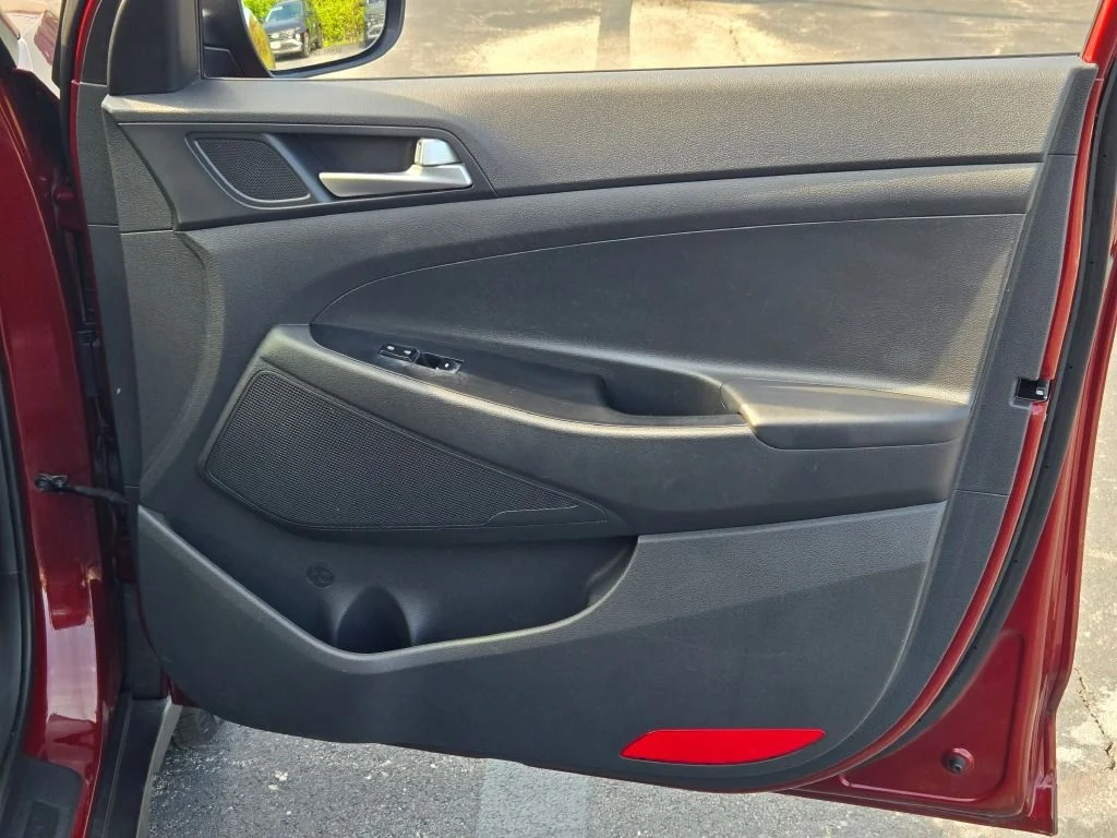 Used 2019 Red Hyundai Value image 5