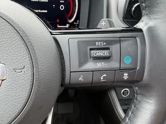 Used 2021 White Nissan Platinum image 14