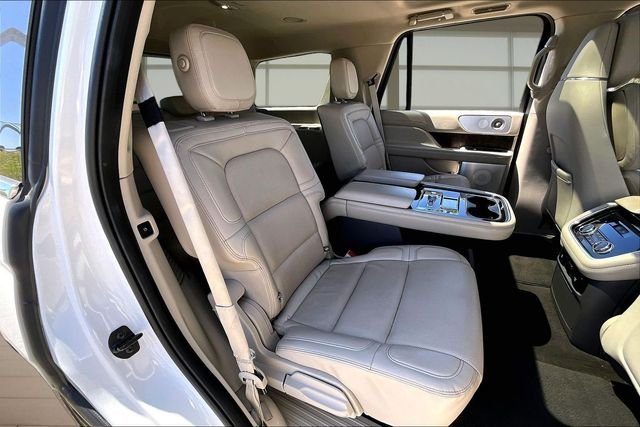 Used 2020 White Lincoln Reserve image 27