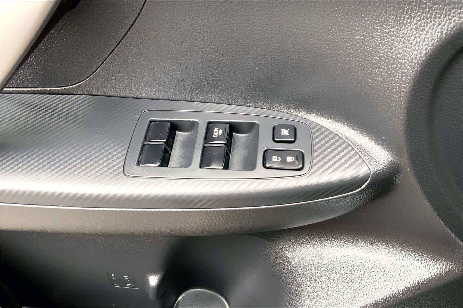 Used 2024 White Diamond Mitsubishi SE image 32