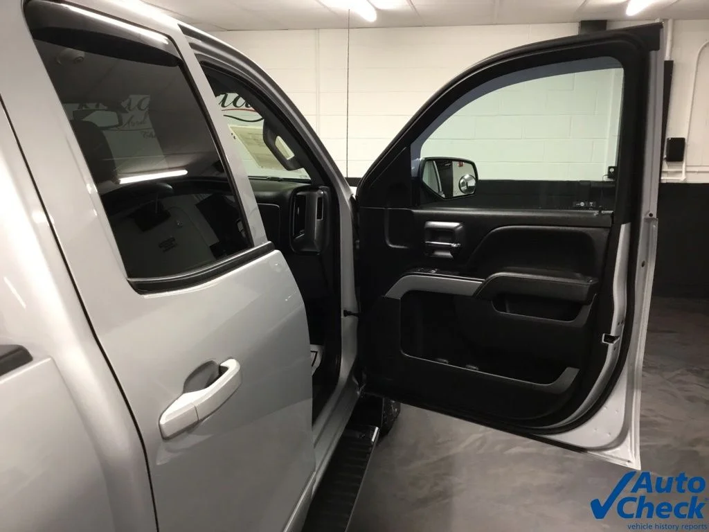 Used 2018 Silver Chevrolet LT image 44